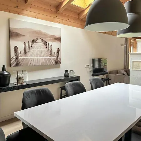 Schoeneben Schneerose * Wald im Pinzgau