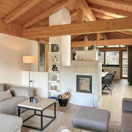 Schoeneben Schneerose Wald im Pinzgau