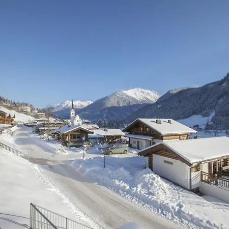 Schoeneben Schneerose * Wald im Pinzgau