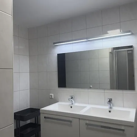 Casa de Férias Schoeneben Schneerose Wald im Pinzgau