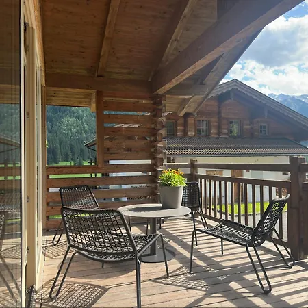 Schoeneben Schneerose * Wald im Pinzgau