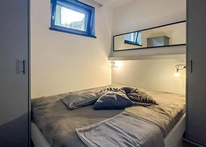 Schoeneben Schneerose Wald im Pinzgau