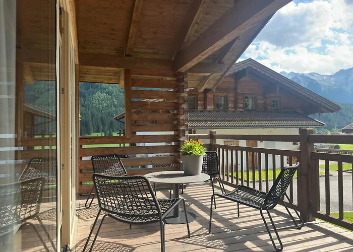 Schoeneben Schneerose * Wald im Pinzgau